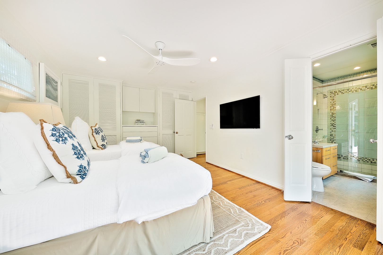 La Jolla Vacation Rentals, Roseland Retreat in La Jolla Shores - Twin bedroom from window