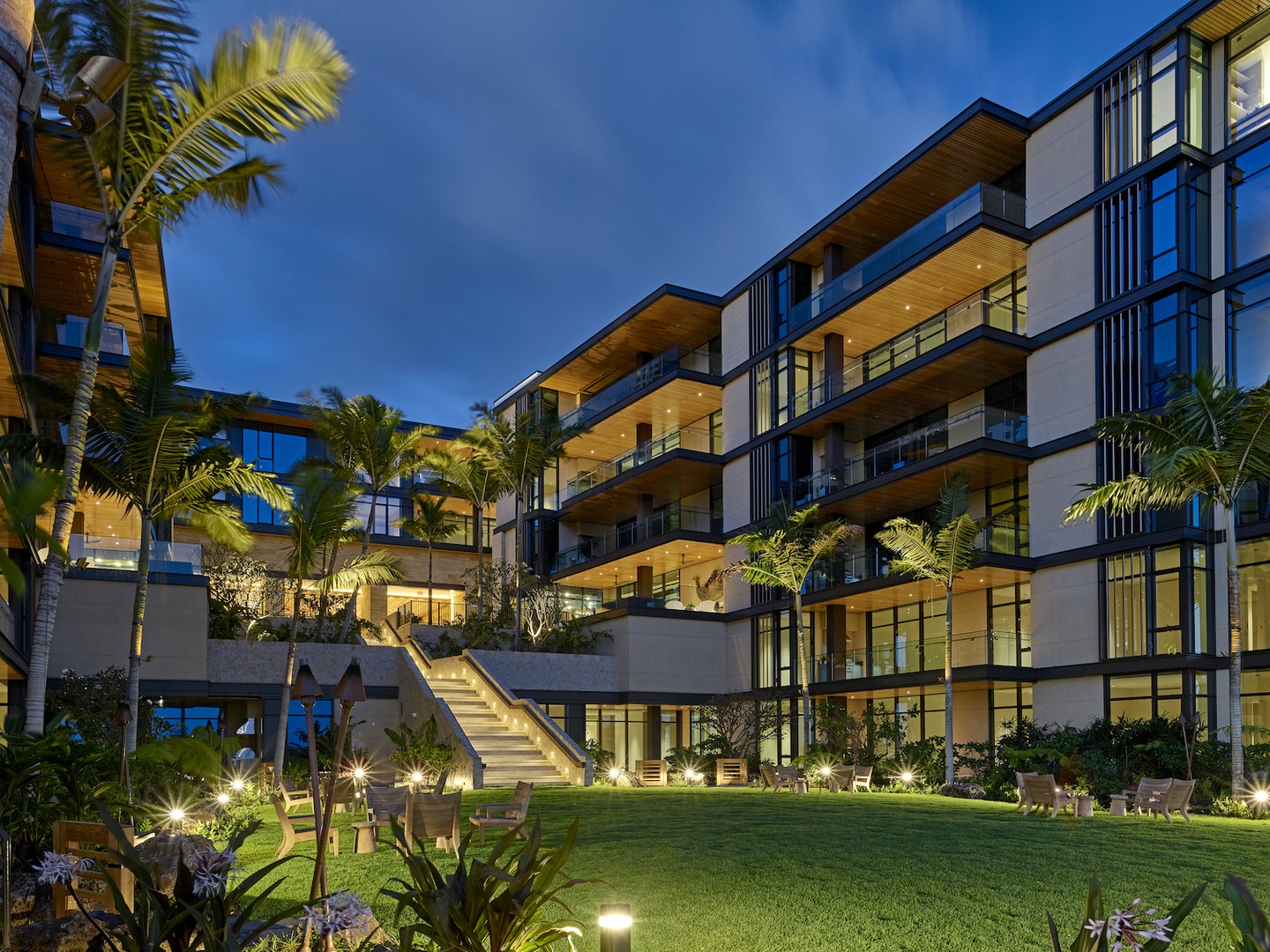 Honolulu Vacation Rentals, Park Lane Palm Resort - The Great Lawn at Dusk