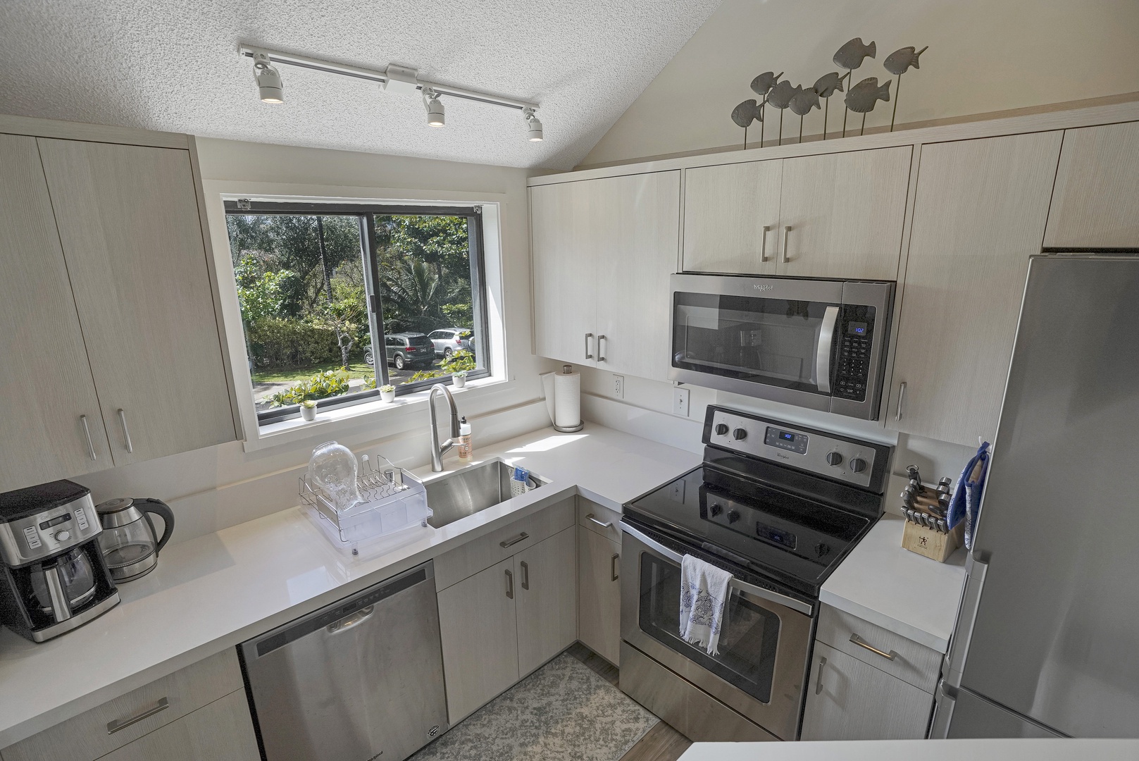 Princeville Vacation Rentals, Sealodge Villa H5 - Well-equipped for meal preparation
