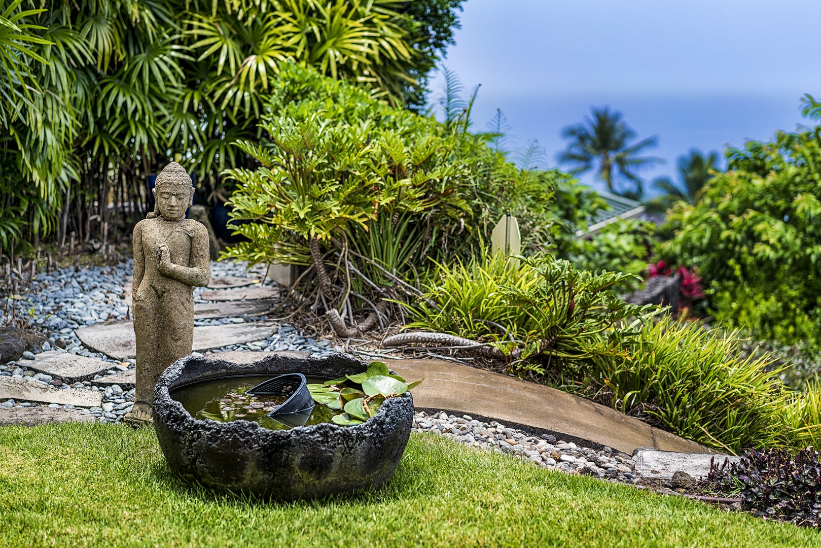 Kailua Kona Vacation Rentals, Sunset Hale - Manicured garden paths with native plants and artful stone accents create tranquil moments.