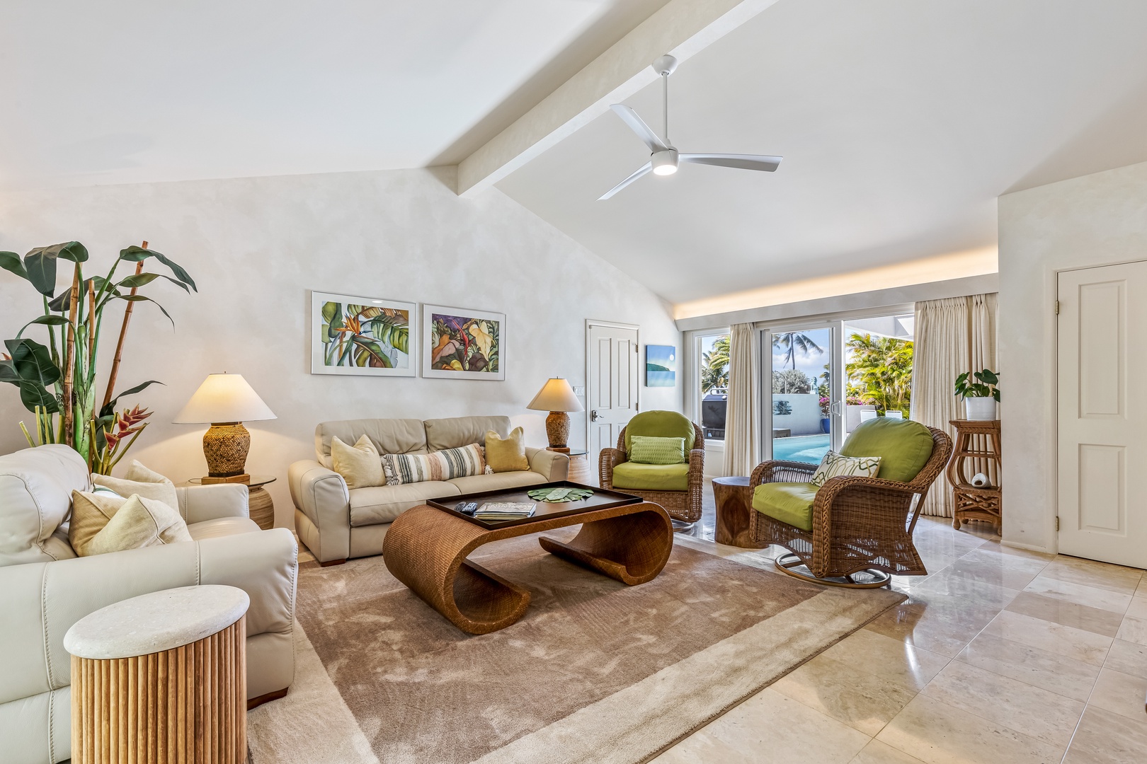 Honolulu Vacation Rentals, Hale Ola - The Living room invites you to gather with friends