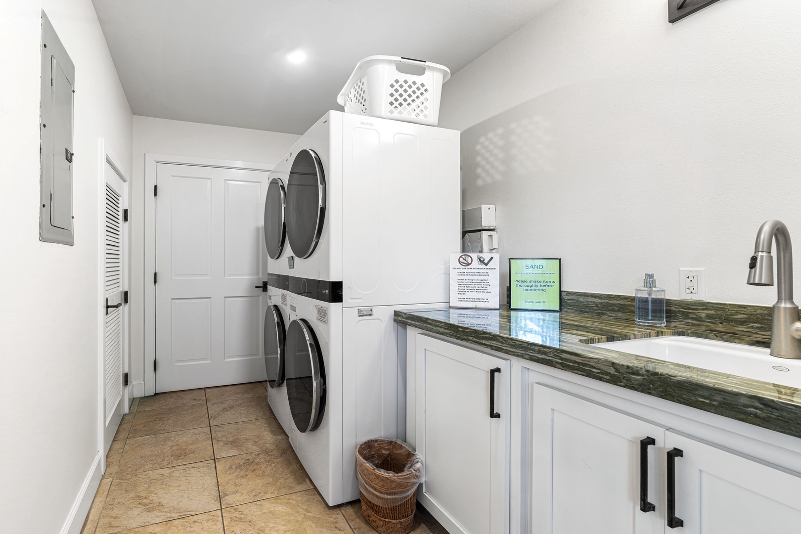 Kailua Kona Vacation Rentals, Hale Pua - Enjoy the ease of an in-home laundry room, ready for longer, more comfortable stays.