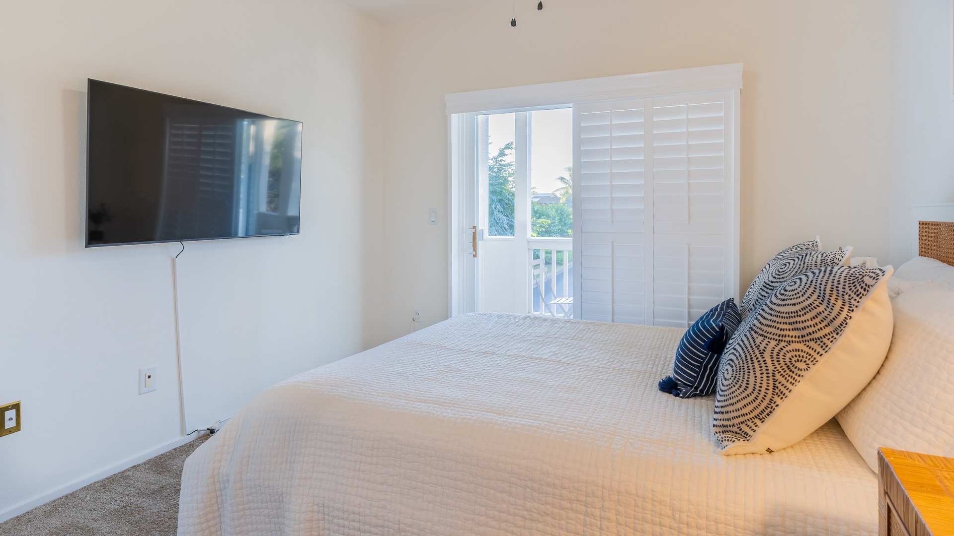 Kapolei Vacation Rentals, Coconut Plantation 1158-1 - The second guest bedroom featuring a TV and a generous amount of space.