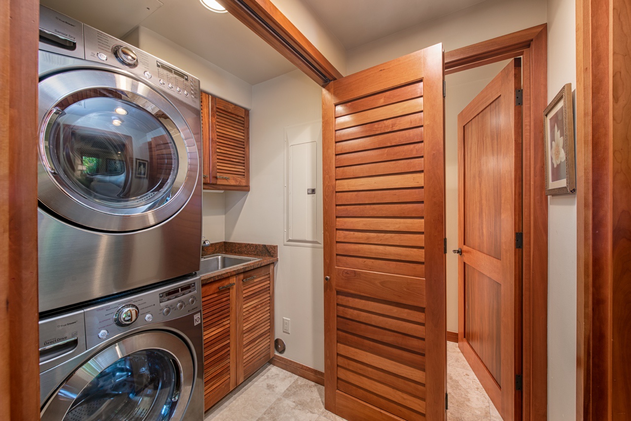 Kailua Kona Vacation Rentals, 2BD Hillside Villa (4102) at Hualalai Resort - An in-unit laundry area for convenience.