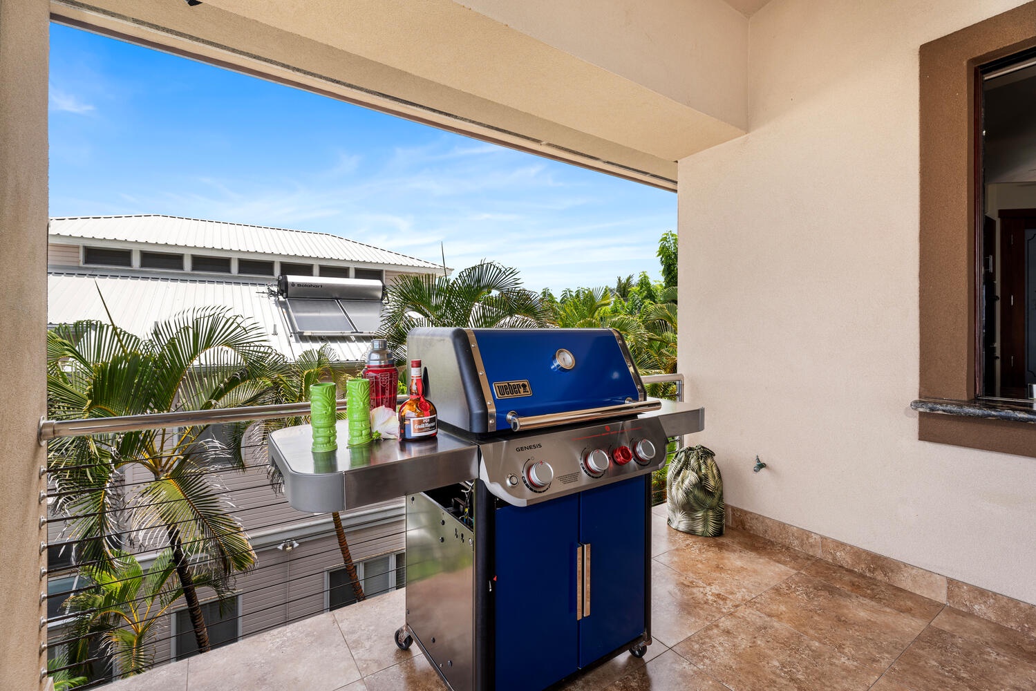 Kailua Kona Vacation Rentals, Kailani Vista - Fire up the fresh catch of the day, then serve it seconds later at the adjacent oceanfront dining table.