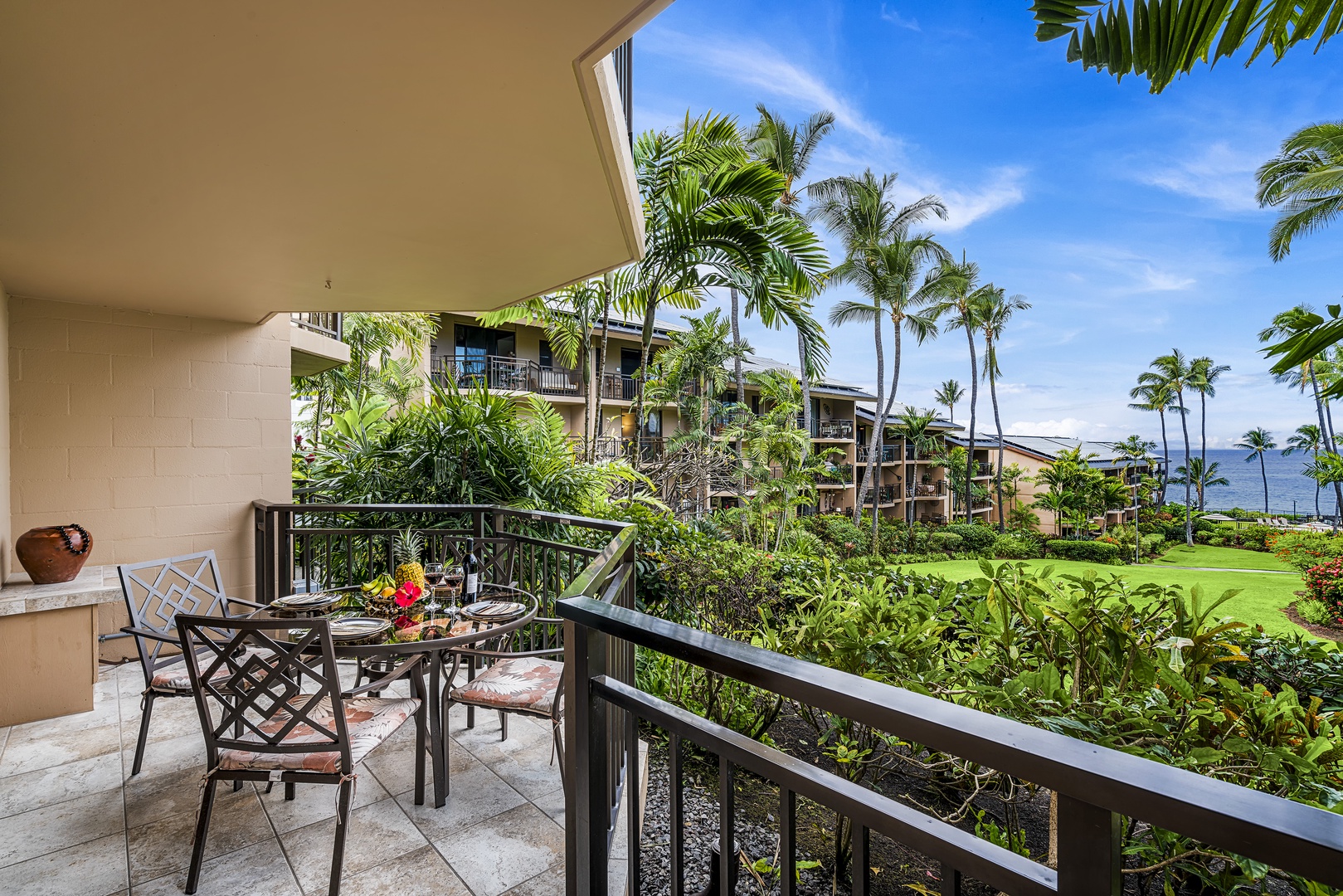 Kailua Kona Vacation Rentals, Kona Makai 4104 - Patio dining for four.