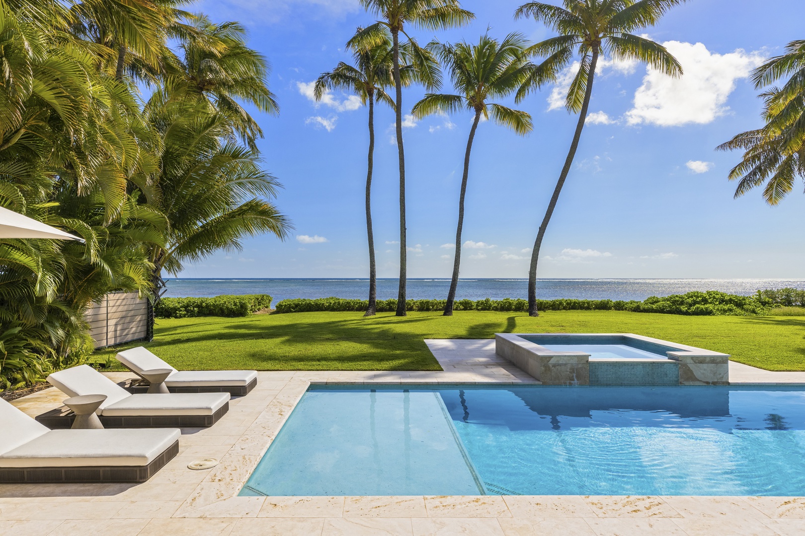 Honolulu Vacation Rentals, Niu Beach Estate - Beach front