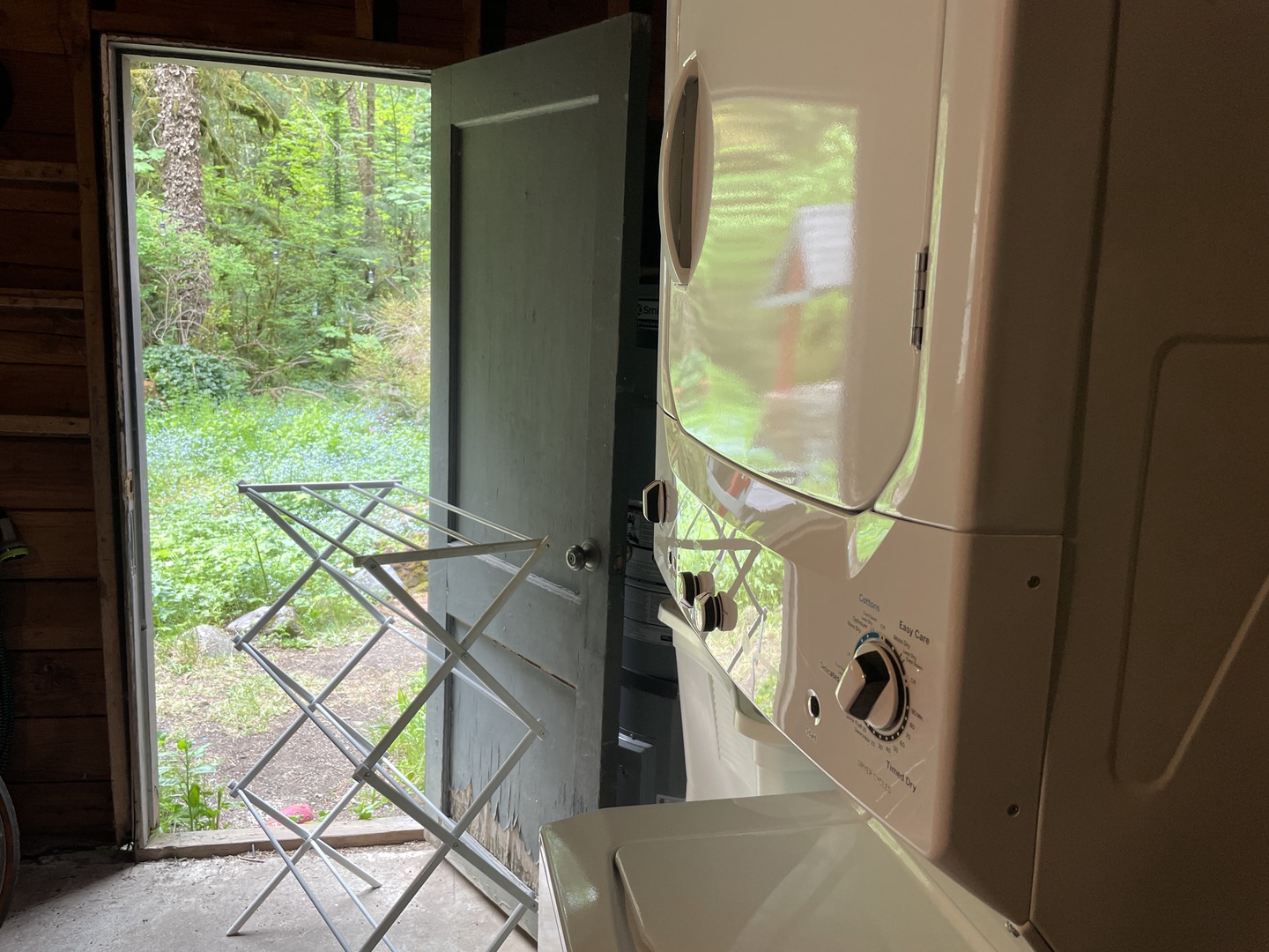 Brightwood Vacation Rentals, Springbrook Cabin - Hang your clothes in the fresh Oregon air