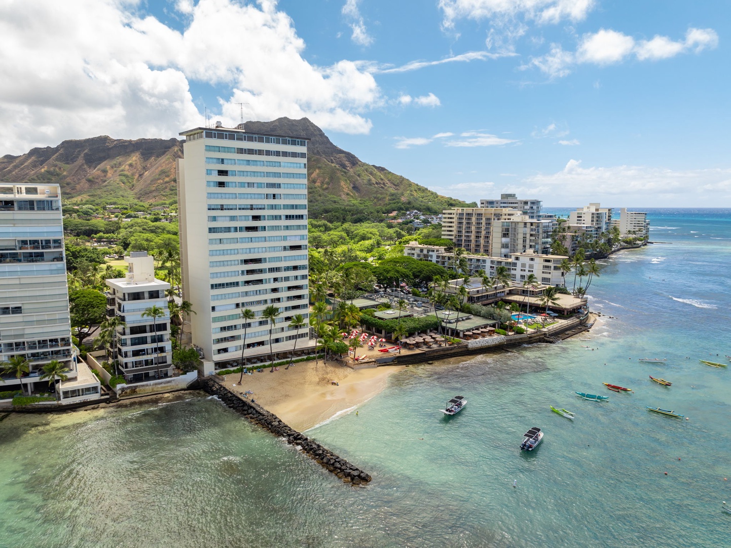 Honolulu Vacation Rentals, Colony Surf Luxe - Colony Surf sits at the edge of Waikiki with unmatched access to the ocean, vibrant nightlife, and Diamond Head’s trails.