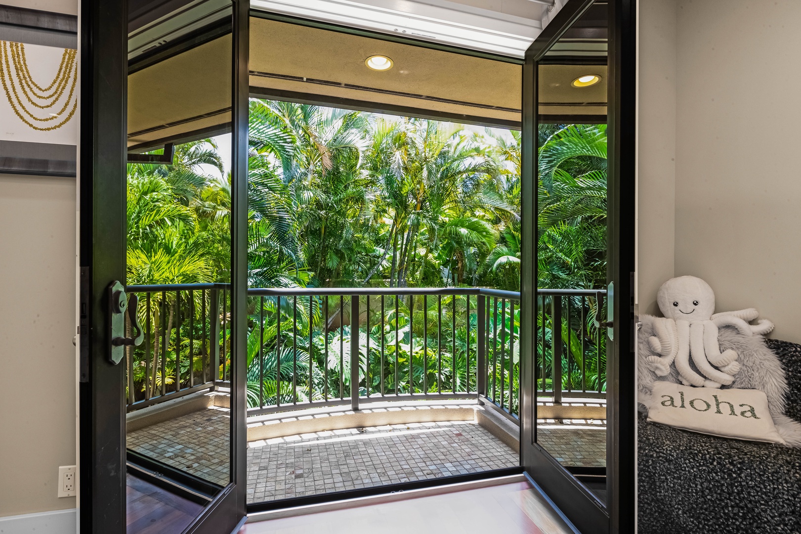 Honolulu Vacation Rentals, Pili Pono - Private balcony with lush garden views and cozy seating.