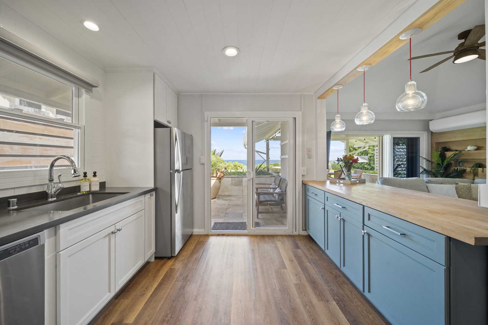 Haleiwa Vacation Rentals, Hale Nalu - Enjoy the gorgeous views from the kitchen while preparing a meal