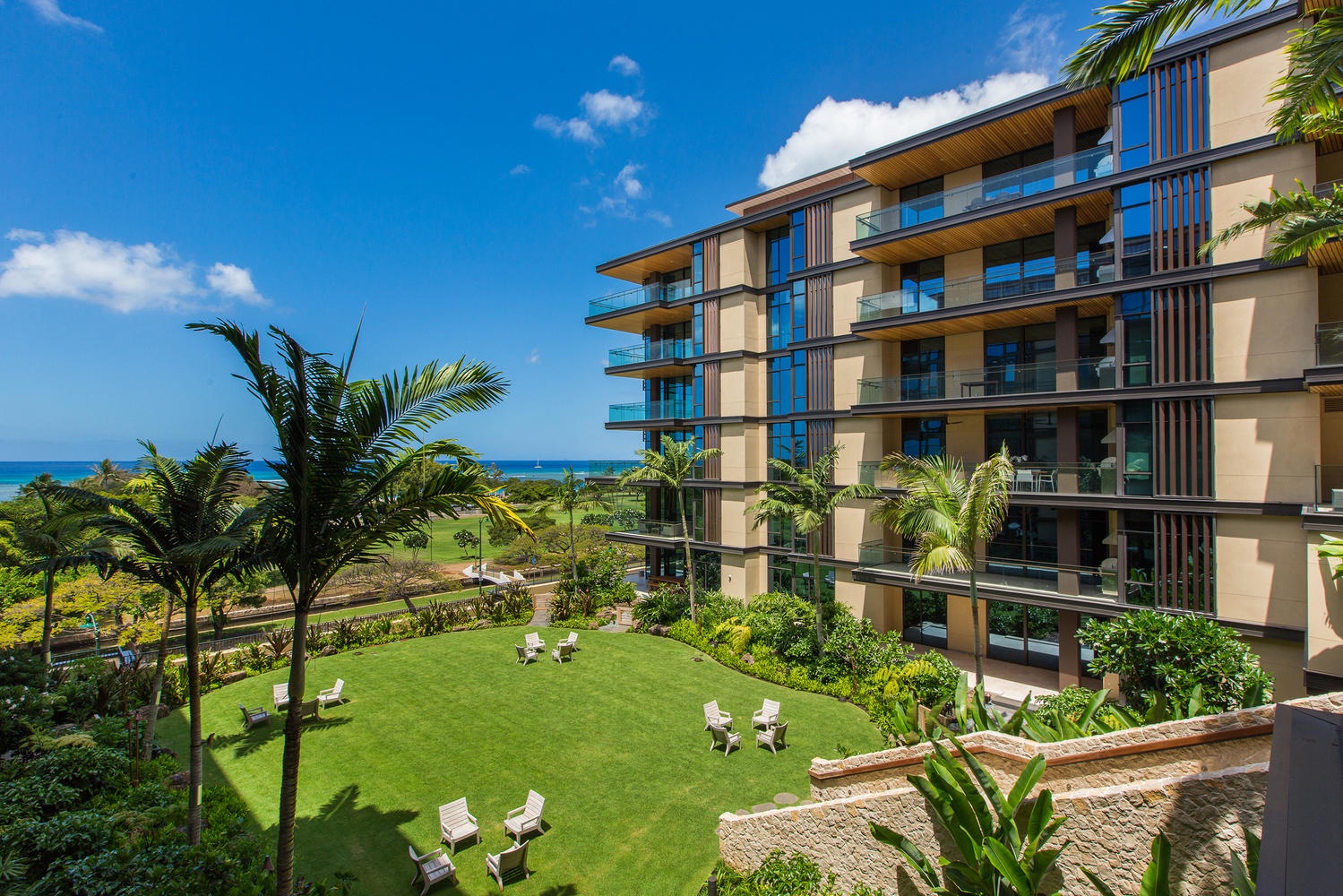 Honolulu Vacation Rentals, Park Lane Sky Resort - View of the great lawn from above