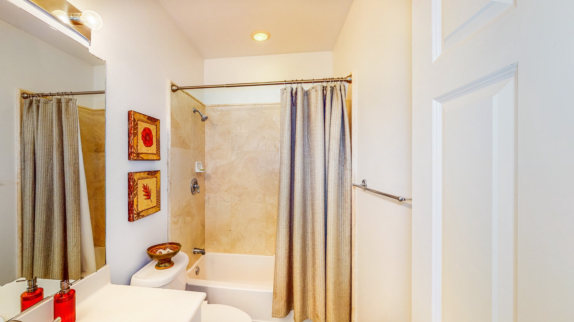 Kapolei Vacation Rentals, Coconut Plantation 1074-1 - The downstairs guest bathroom is a full bathroom.