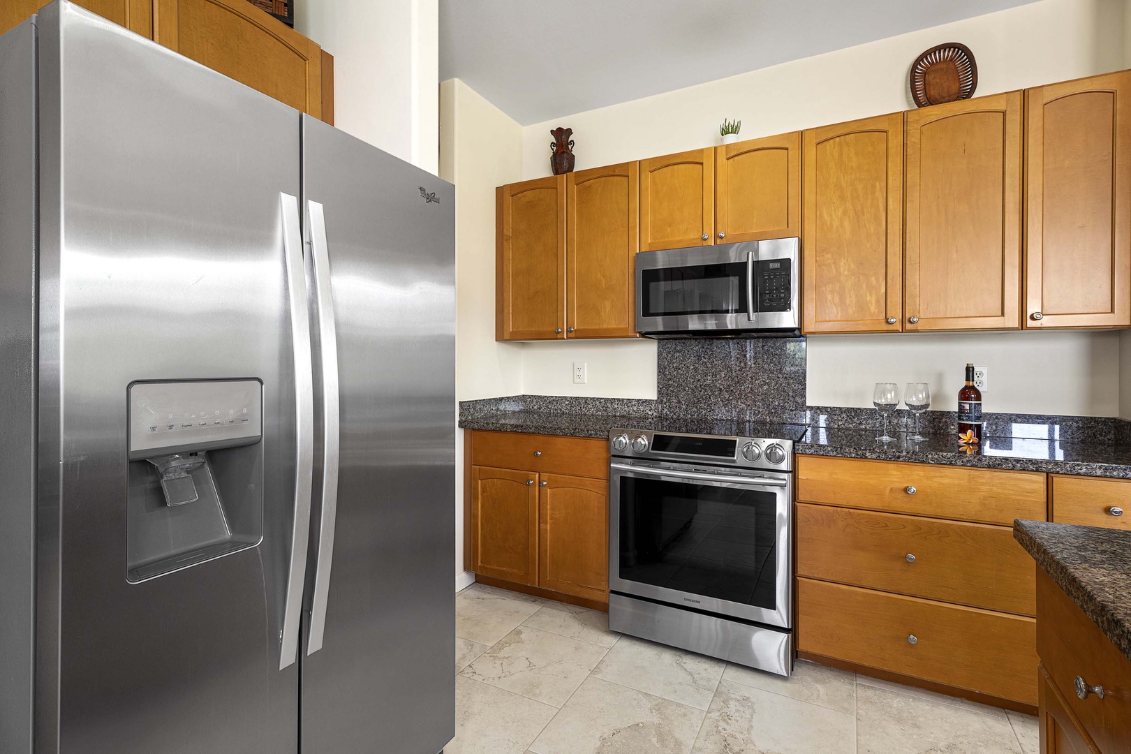 Kailua Kona Vacation Rentals, Kahakai Estates Hale - Savor culinary adventures in our fully-stocked kitchen with ample appliances and tools.