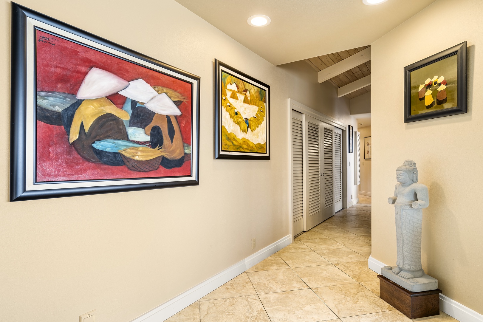 Kailua Kona Vacation Rentals, Ali'i Point #12 - Hallway leading to the two guest bedrooms—lined with art and natural light.
