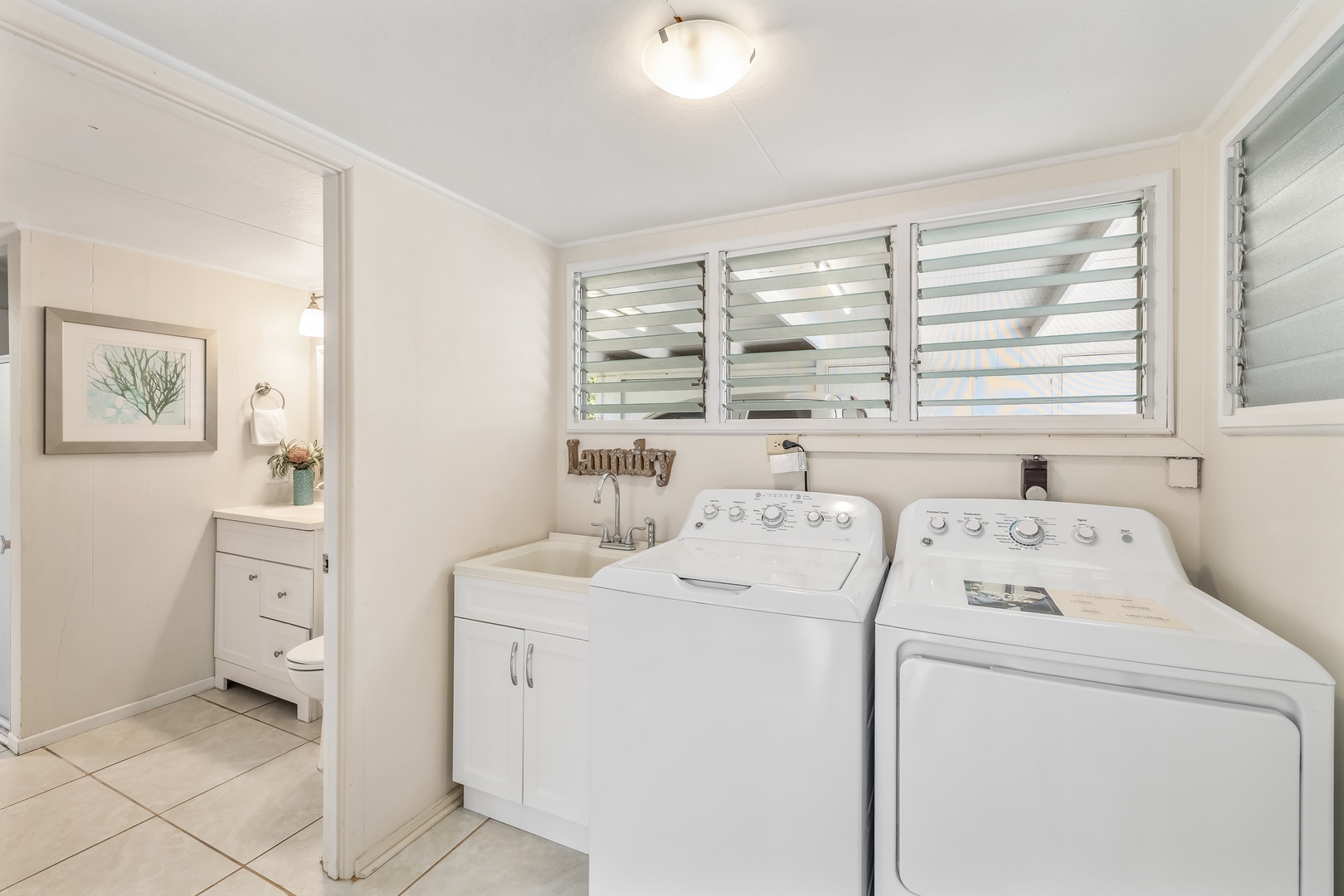 Honolulu Vacation Rentals, Kahala Cottage - An in-unit washer and dryer for your convenience.