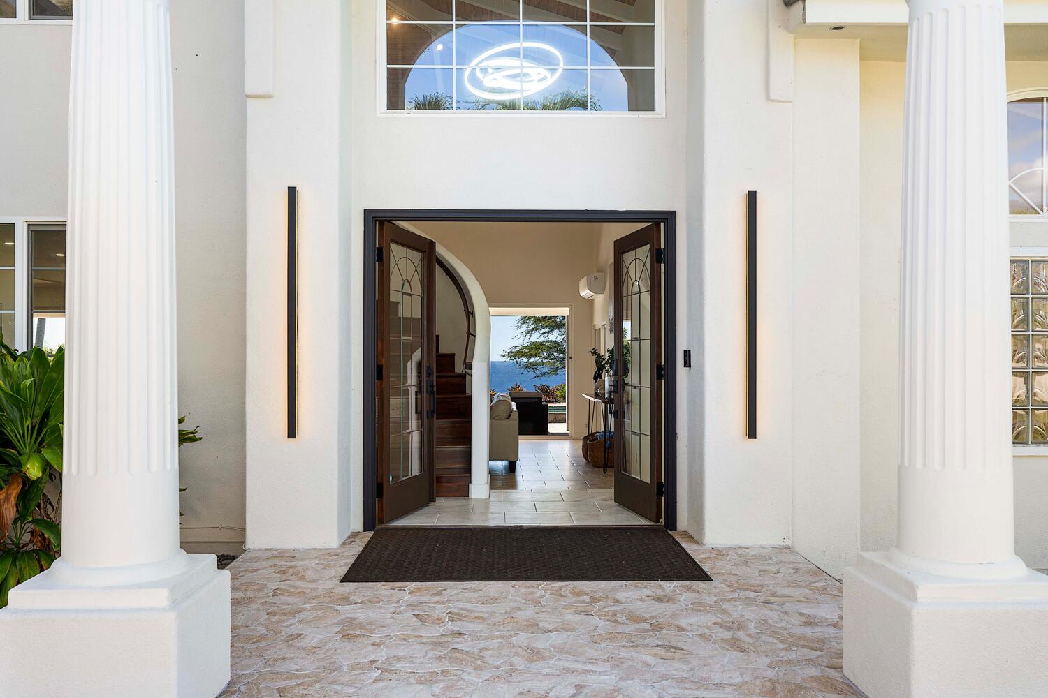 Kailua Kona Vacation Rentals, Ho'okipa Hale - Welcome home! Grand entryway sets the tone for your Big Island escape.