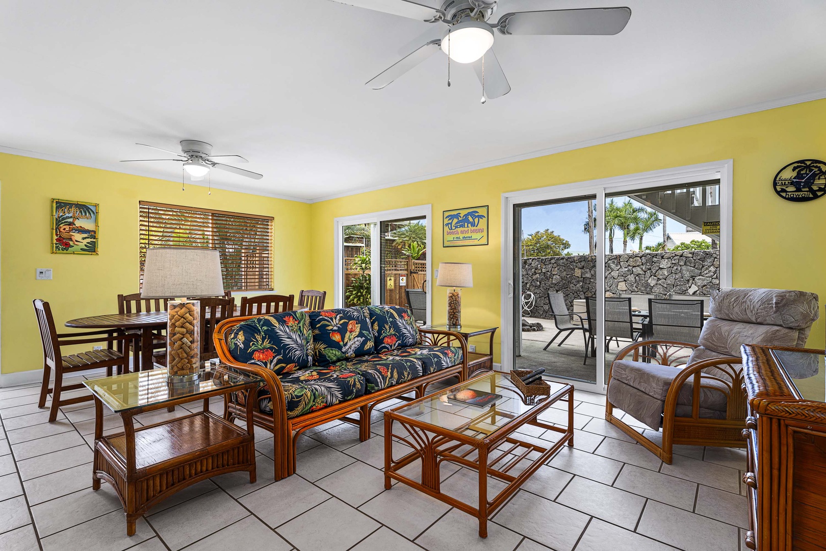Kailua Kona Vacation Rentals, Hale A Kai - Sliding doors to the inviting outdoors