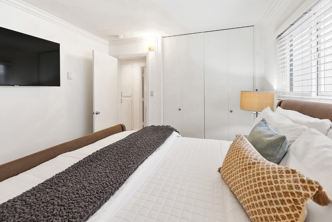 La Jolla Vacation Rentals, Oceanfront La Jolla Cove Condo - Primary bedroom