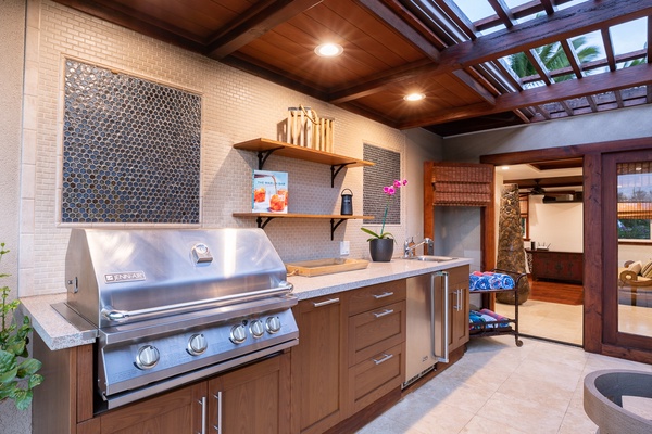 Kamuela Vacation Rentals, Canoe House & Beach Walker at Champion Ridge - Outdoor built-in gas BBQ grill.