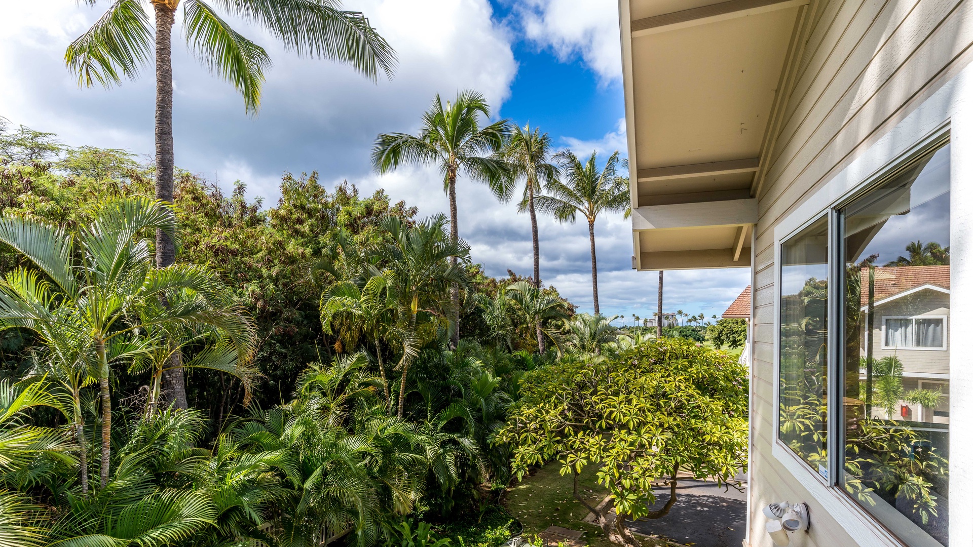 Kapolei Vacation Rentals, Fairways at Ko Olina 4A - Visions of lush greenery outside.