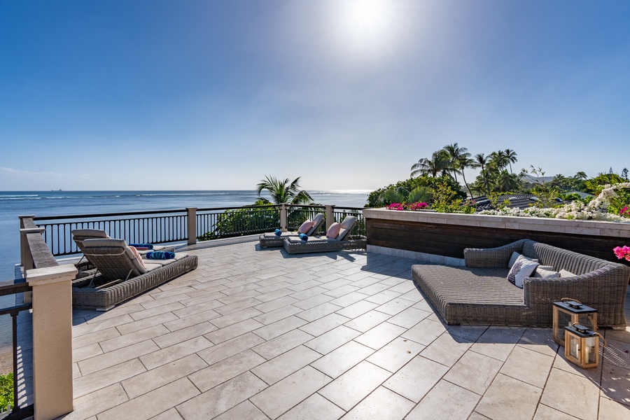 Honolulu Vacation Rentals, Wailupe Seaside 6 Bedroom - Soak up on the private rooftop deck.