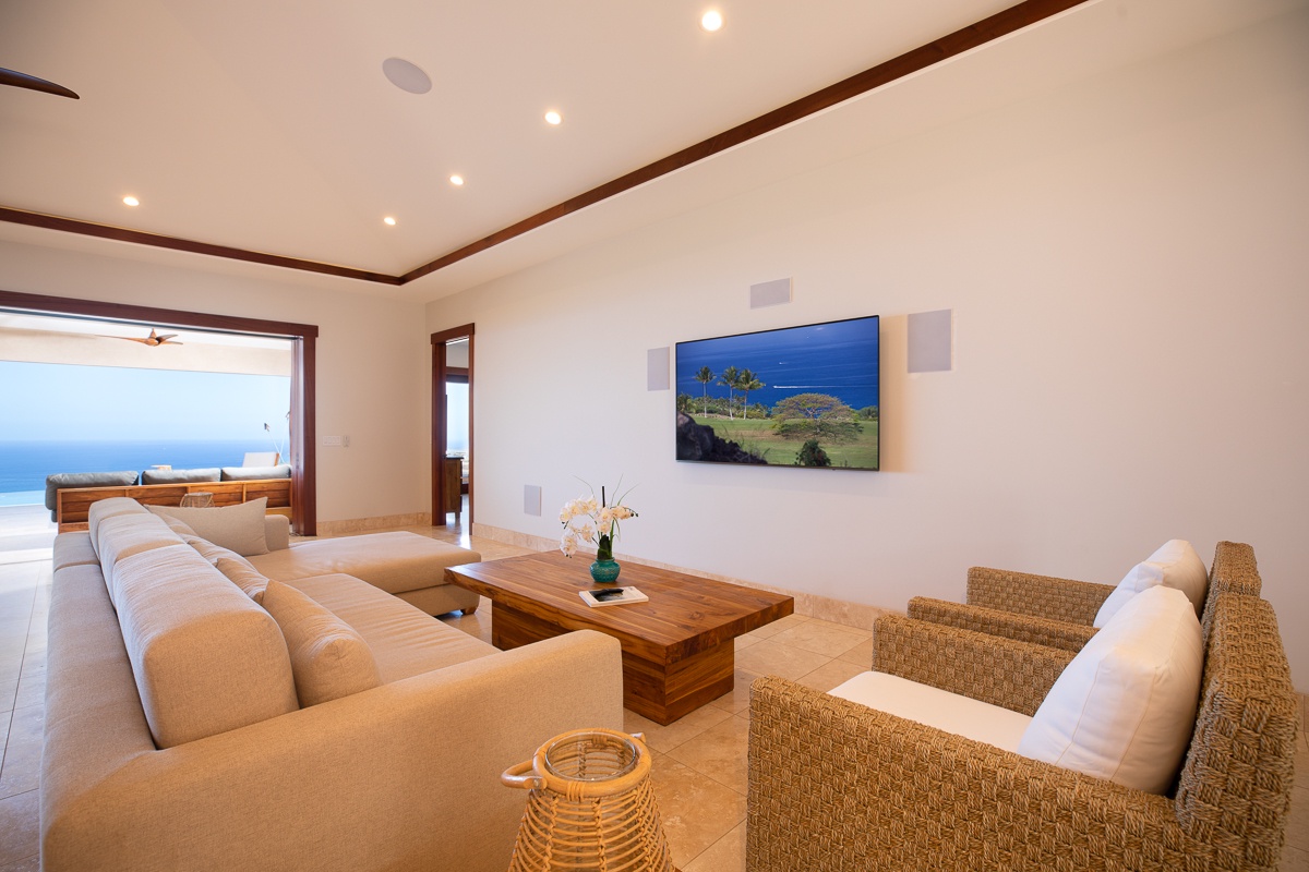 Kailua Kona Vacation Rentals, Hale La'i - Spacious Living Room