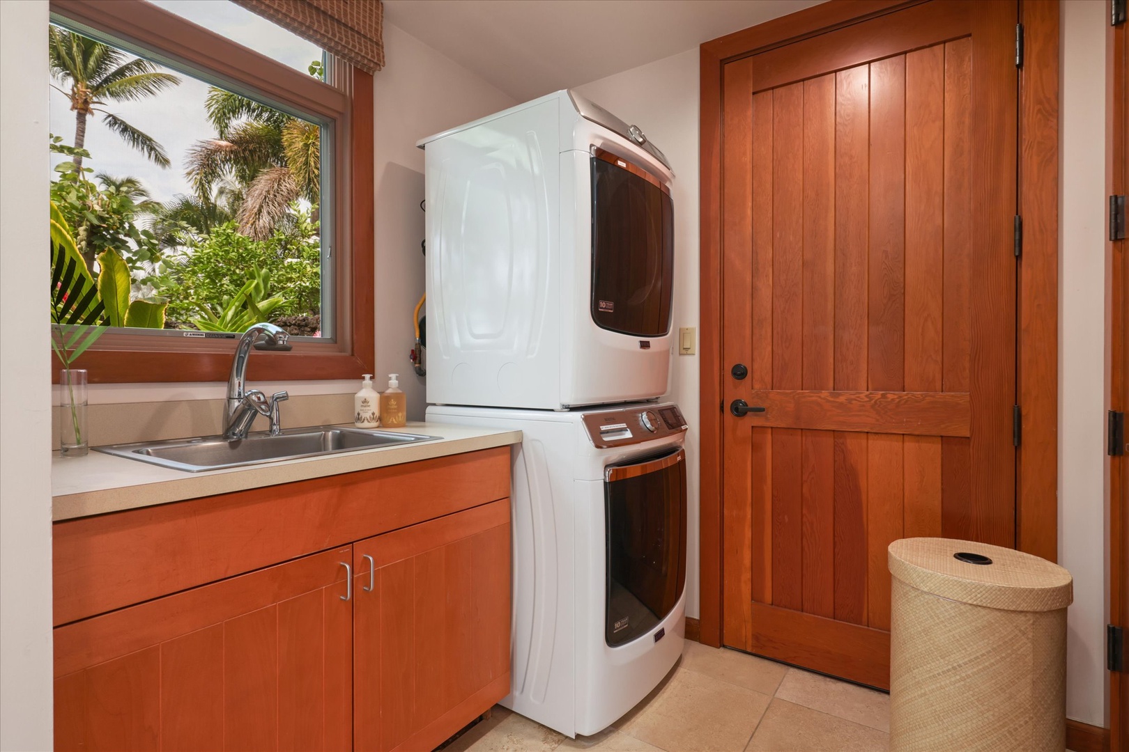 Kamuela Vacation Rentals, 3BD Na Hale 3 at Pauoa Beach Club at Mauna Lani Resort - A full-size laundry room keeps longer stays easy and comfortable.