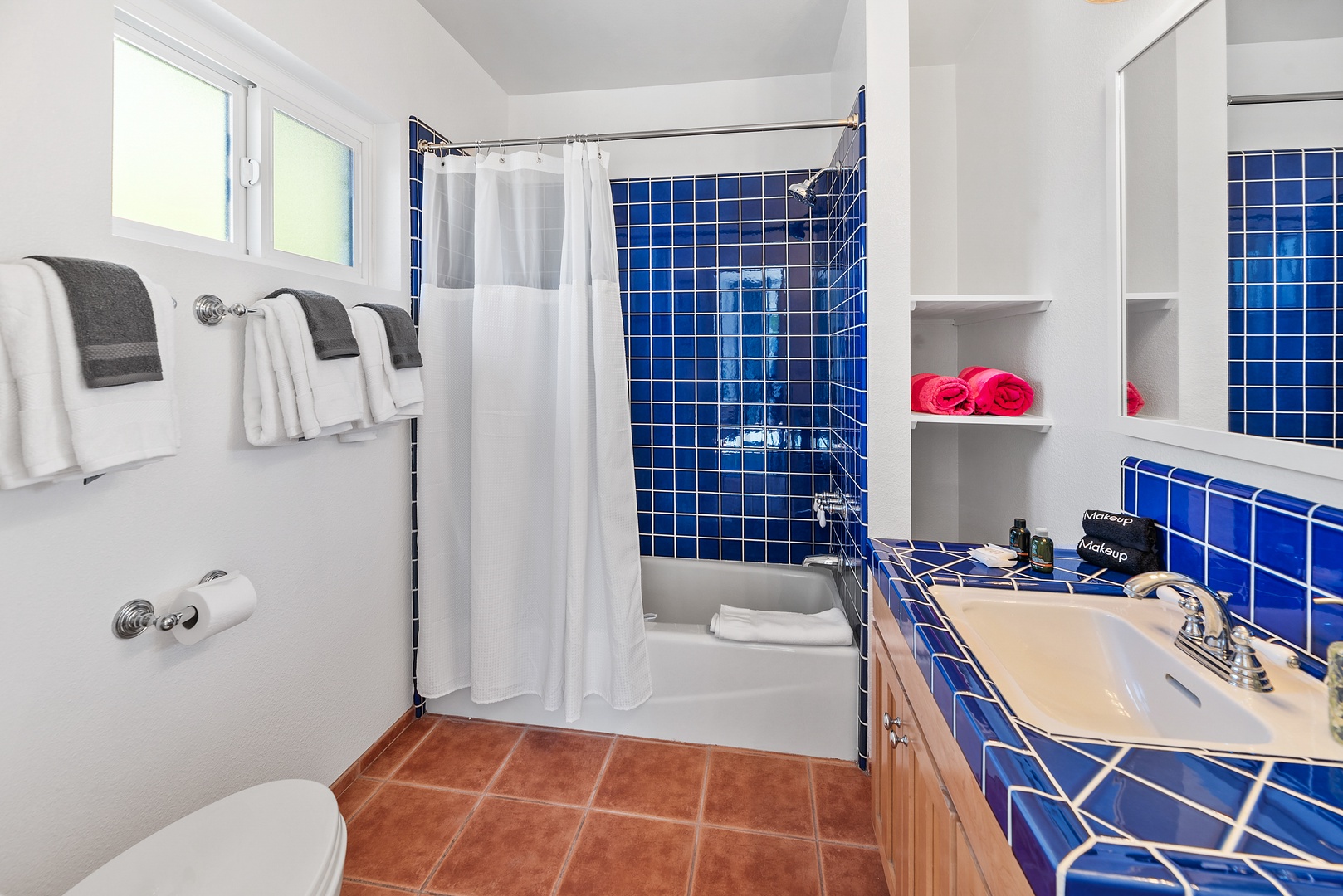 La Jolla Vacation Rentals, Hemingway's Beach House - Guest bathroom