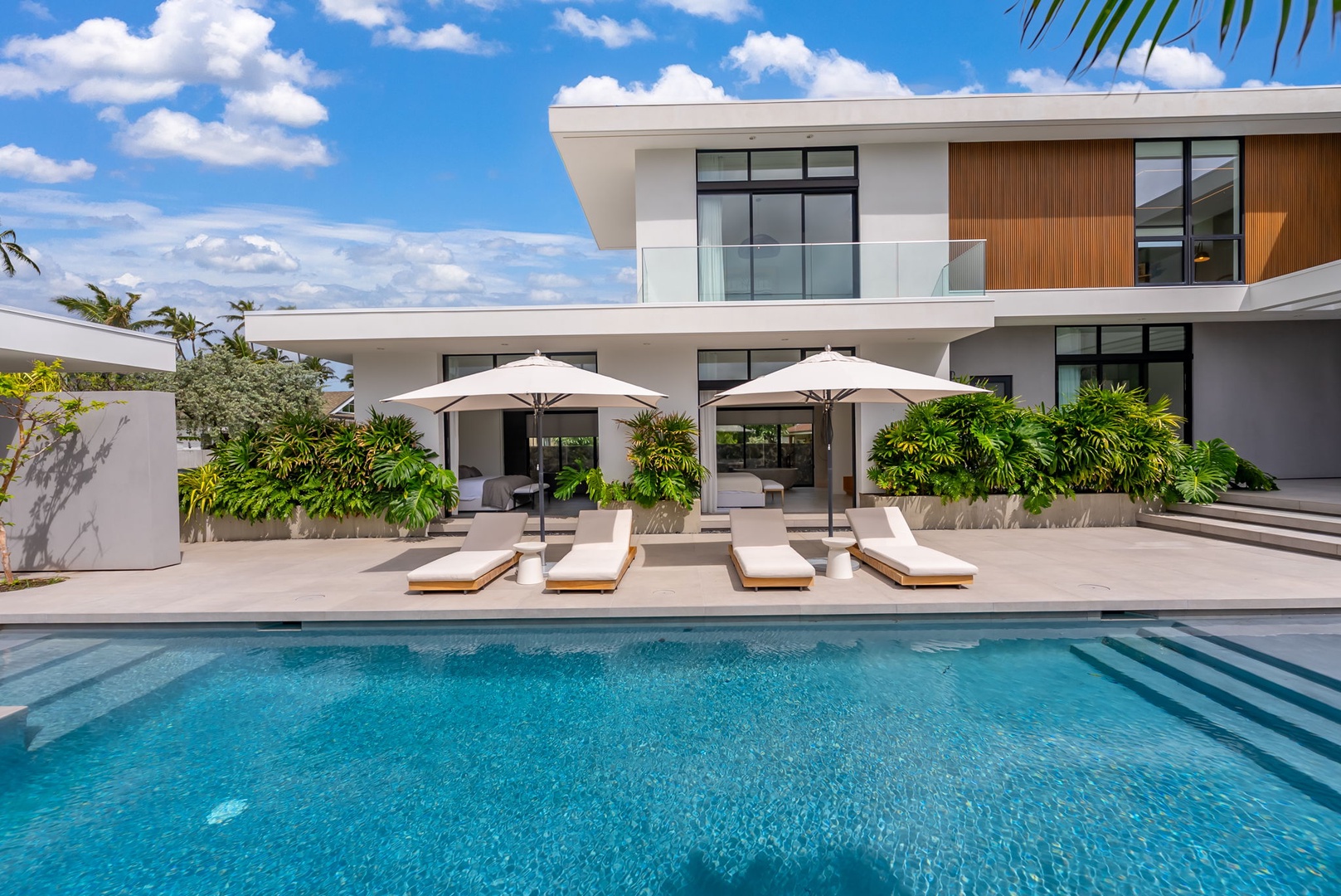 Kailua Vacation Rentals, Kailua Beach Escape - Cool off with a swim or relax beside the water in complete privacy.