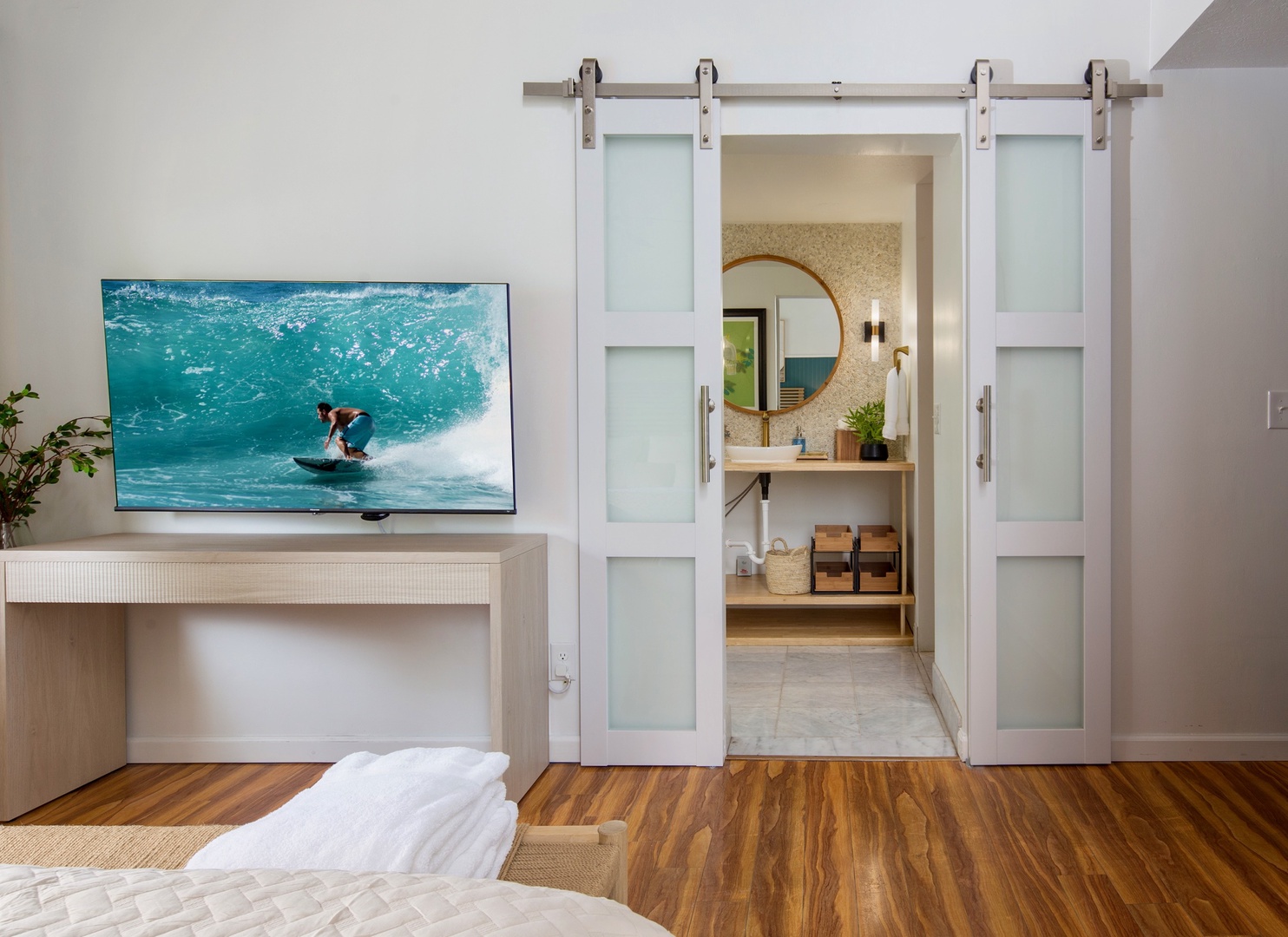 Kailua Kona Vacation Rentals, Keauhou Kai C301 - Barn doors slide back and the ensuite opens right off the bedroom.