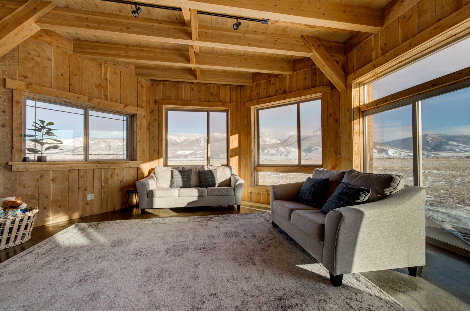 Livingston Vacation Rentals, OFB Sunset Grove - Plenty of space to relax