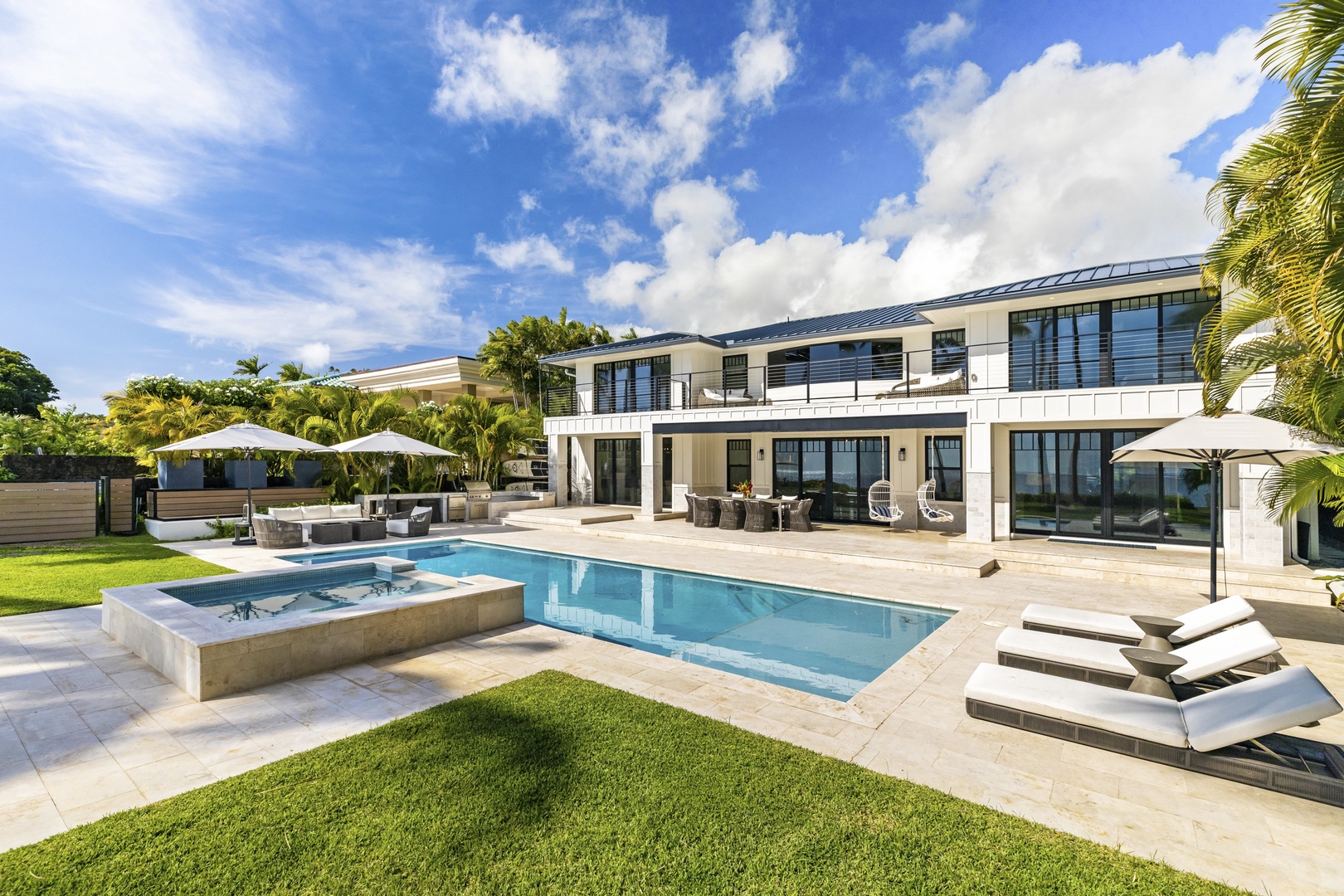 Honolulu Vacation Rentals, Niu Beach Estate - Incredible private pool with Hot tub