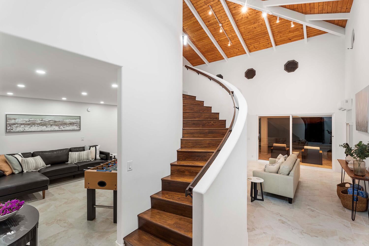 Kailua Kona Vacation Rentals, Ho'okipa Hale - The curvy staircase leading to the nightly spaces.