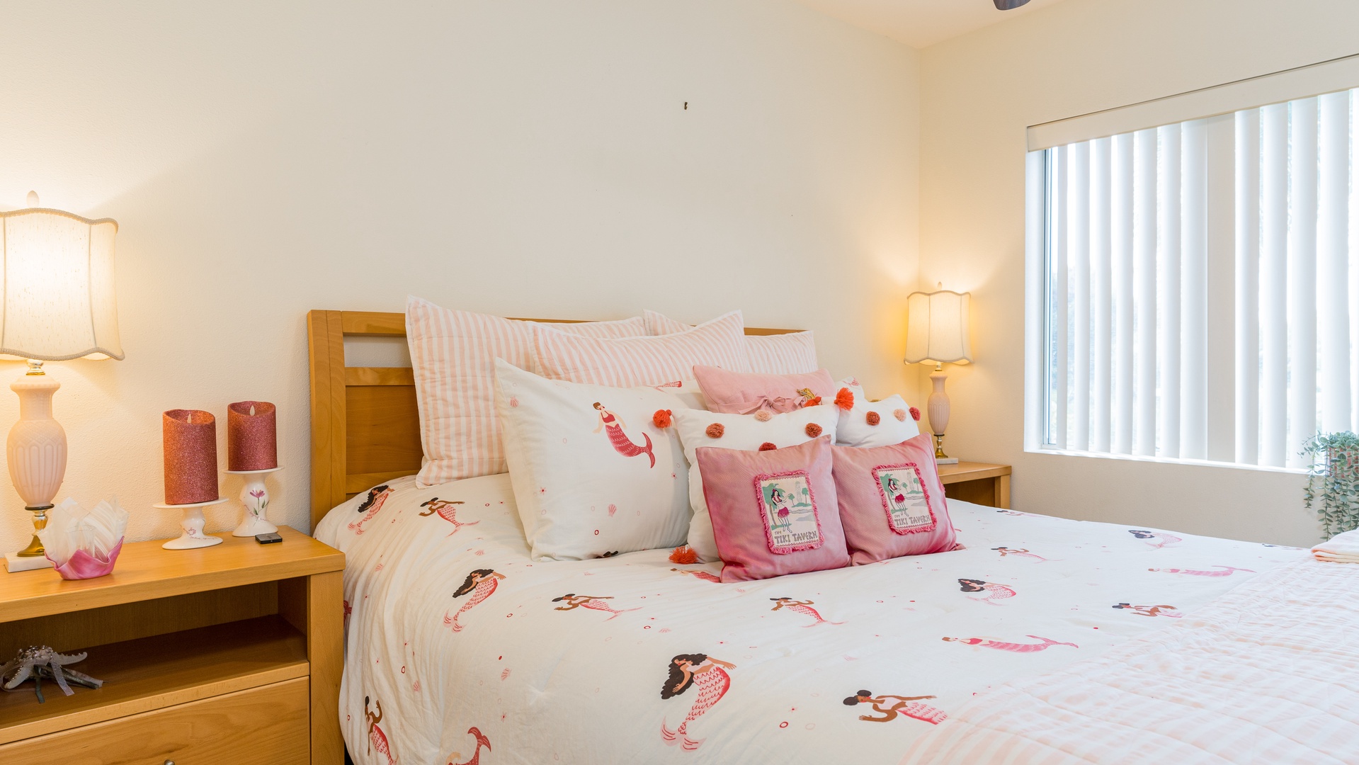 Kapolei Vacation Rentals, Fairways at Ko Olina 4A - The second guest bedroom is brightly decorated with soft patterns and linens.