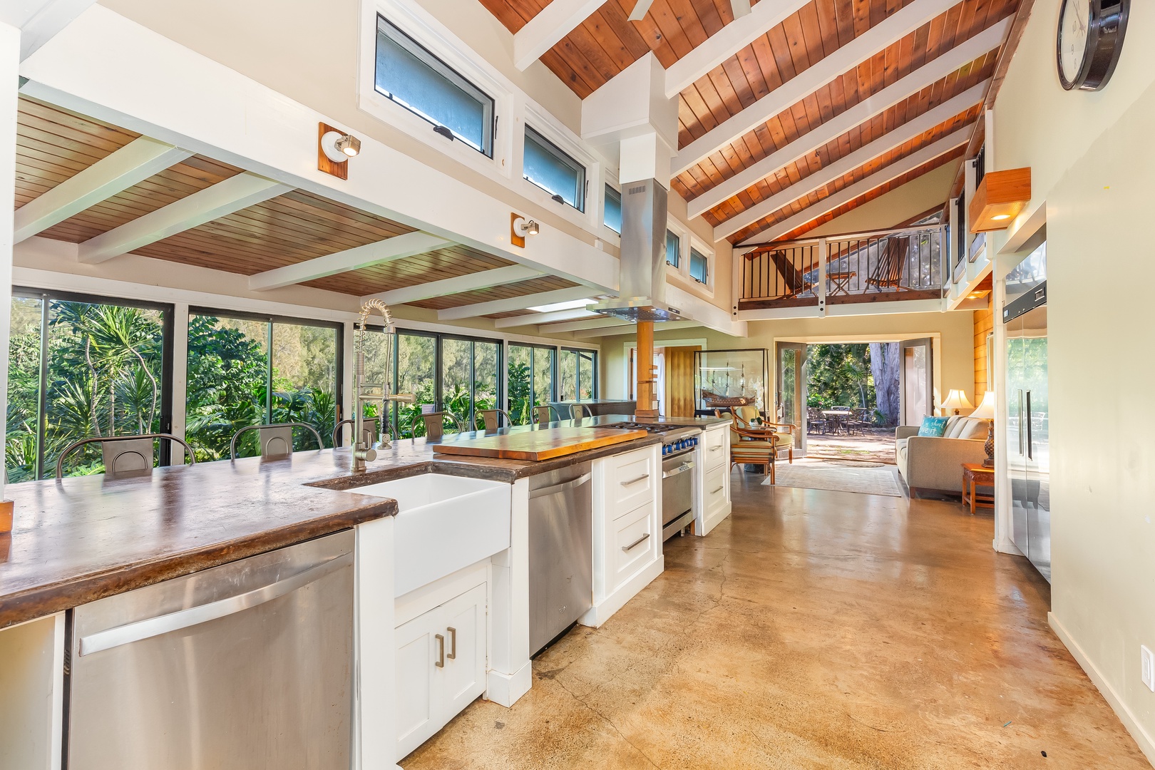 Haleiwa Vacation Rentals, Mele Makana - There are amazing views of the garden and tropical greenery right from the kitchen