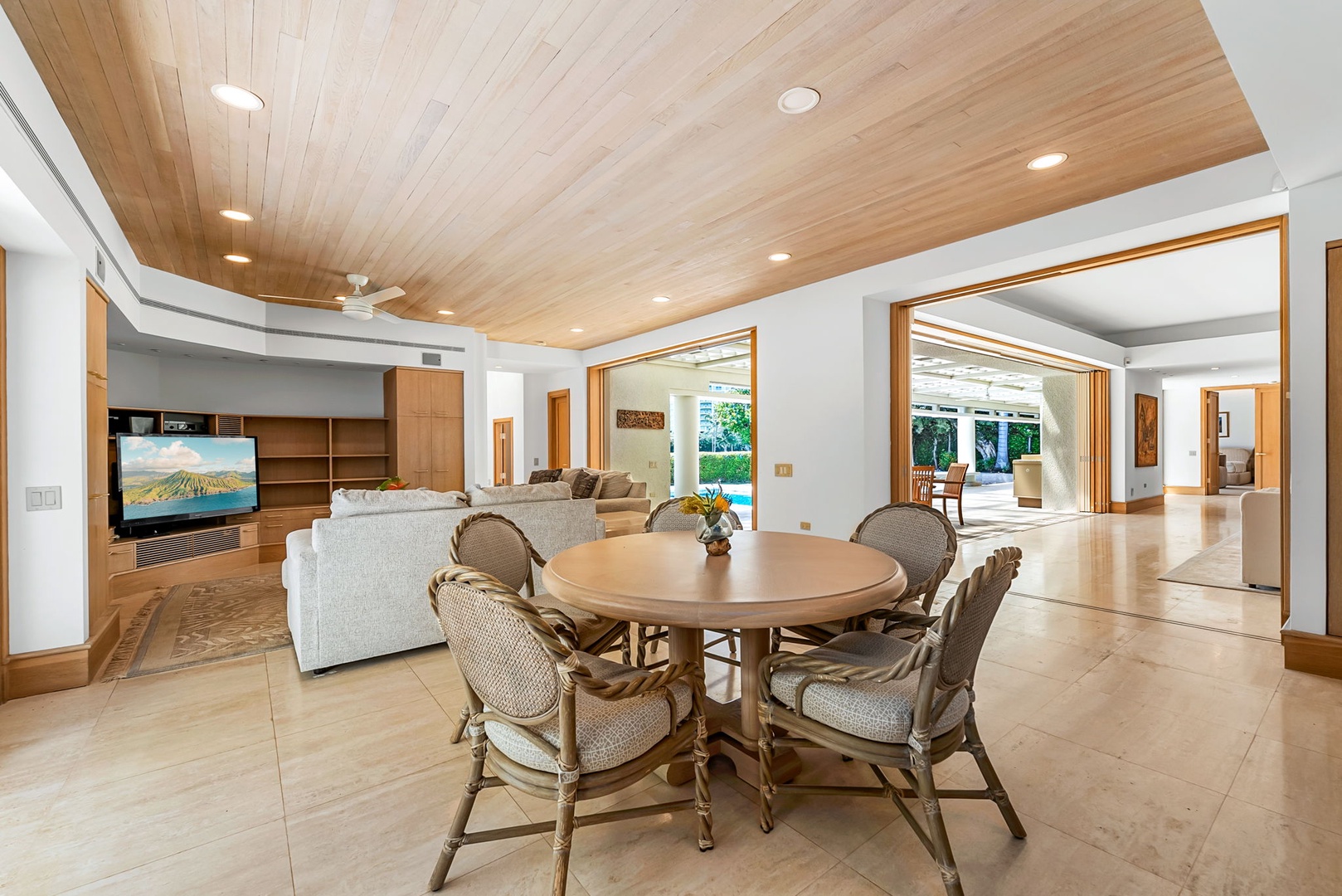 Honolulu Vacation Rentals, Luxury Golf Course Retreat in Kahala - 1077 Waiholo* - 