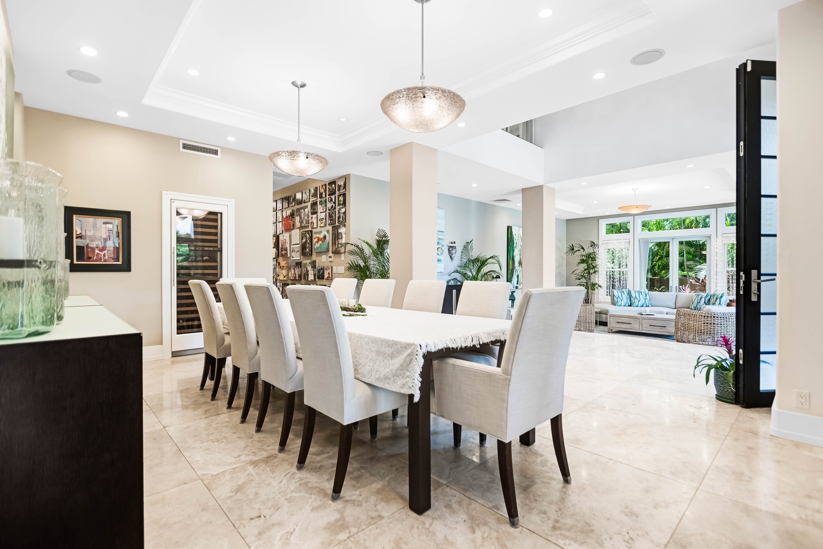 Honolulu Vacation Rentals, Pili Pono - Formal dining for ten—perfect for family meals, celebrations, or dinner parties.