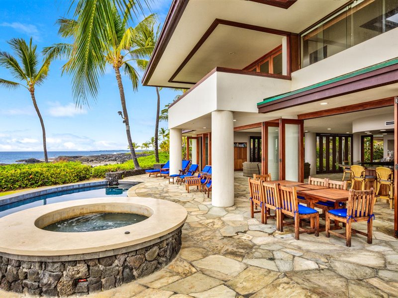 Kailua Kona Vacation Rentals, Blue Water - Outdoor dining for 8 guests!