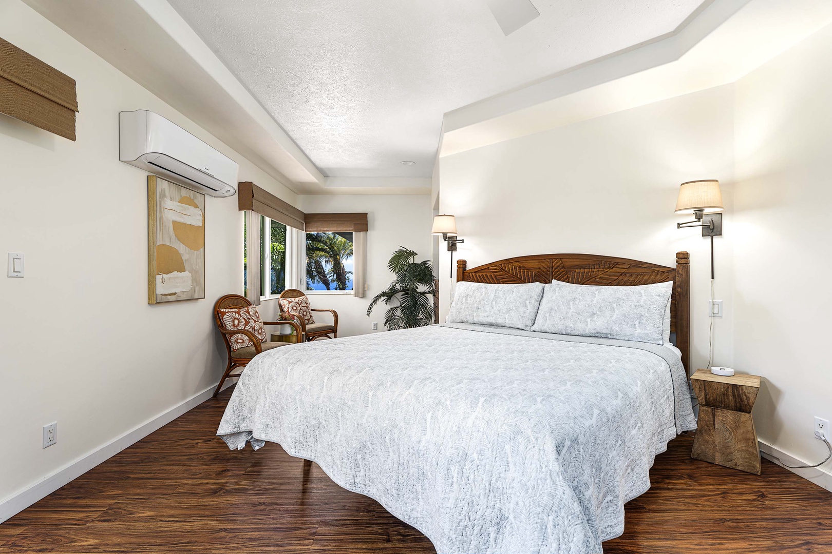 Kailua-Kona Vacation Rentals, Honu Hale - Primary Bedroom equipped with King bed, A/C, ensuite and Lanai access
