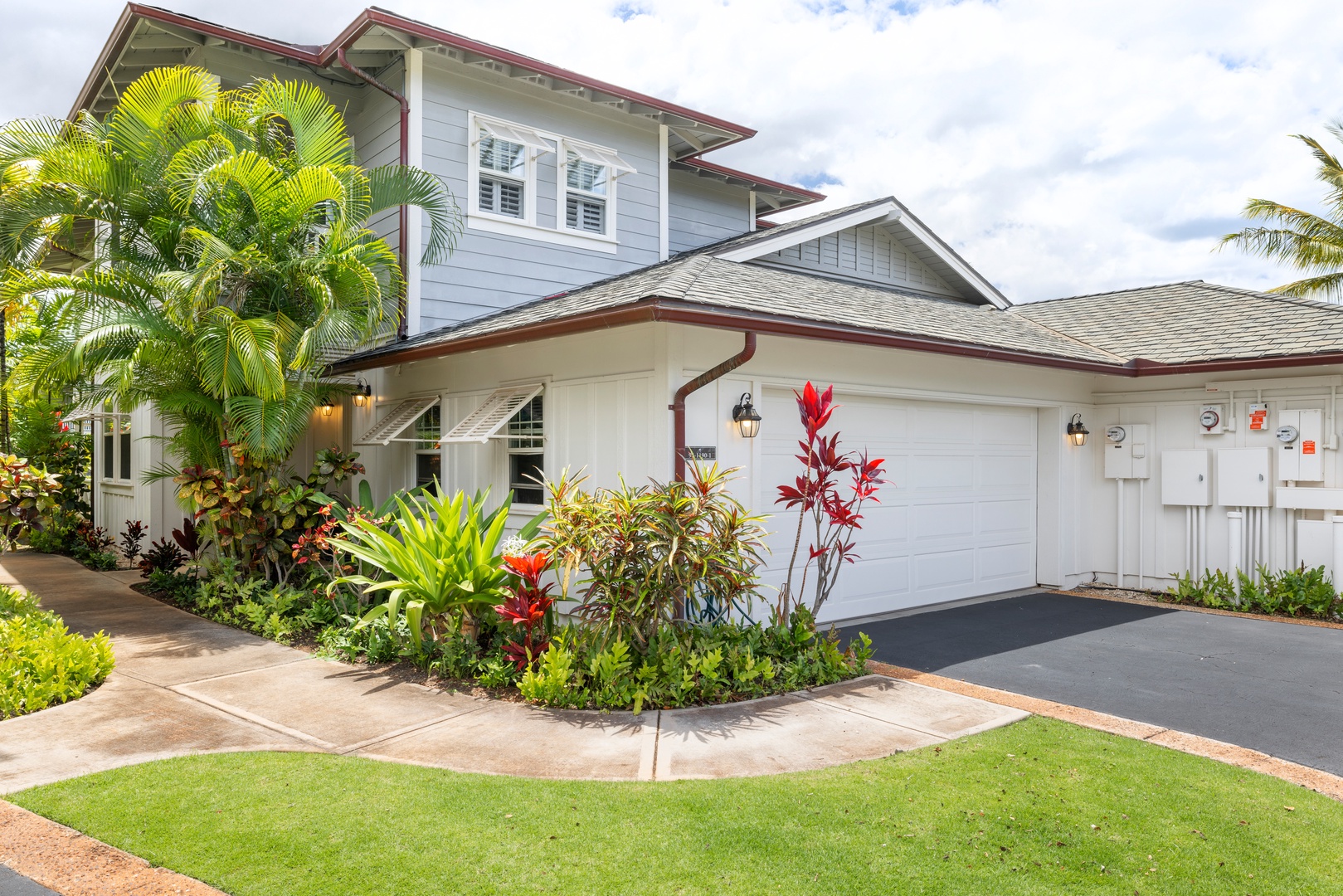 Kapolei Vacation Rentals, Coconut Plantation 1190-1 - The garage's exterior shot.