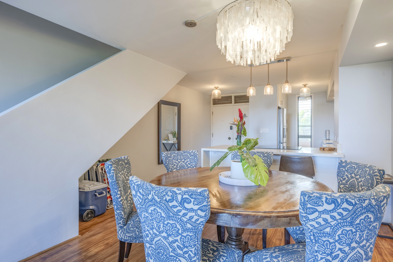 Lahaina Vacation Rentals, Kahana Villas E408 - The dining area has a table for six.