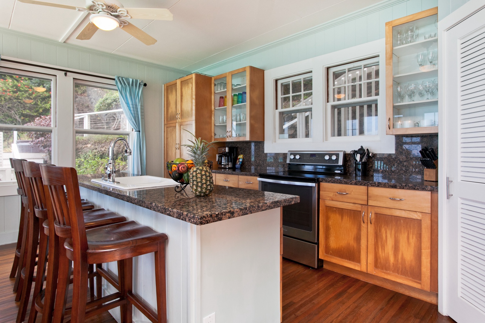 Kailua Vacation Rentals, Hale Mahina Lanikai* - Breakfast bar for four, a casual and convenient spot for morning meals or a quick coffee.
