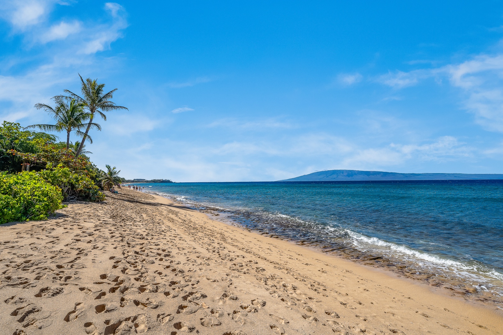 Lahaina Vacation Rentals, Mahana 1118 - Enjoy the golden sands and turquoise waters just steps from Mahana 1118.