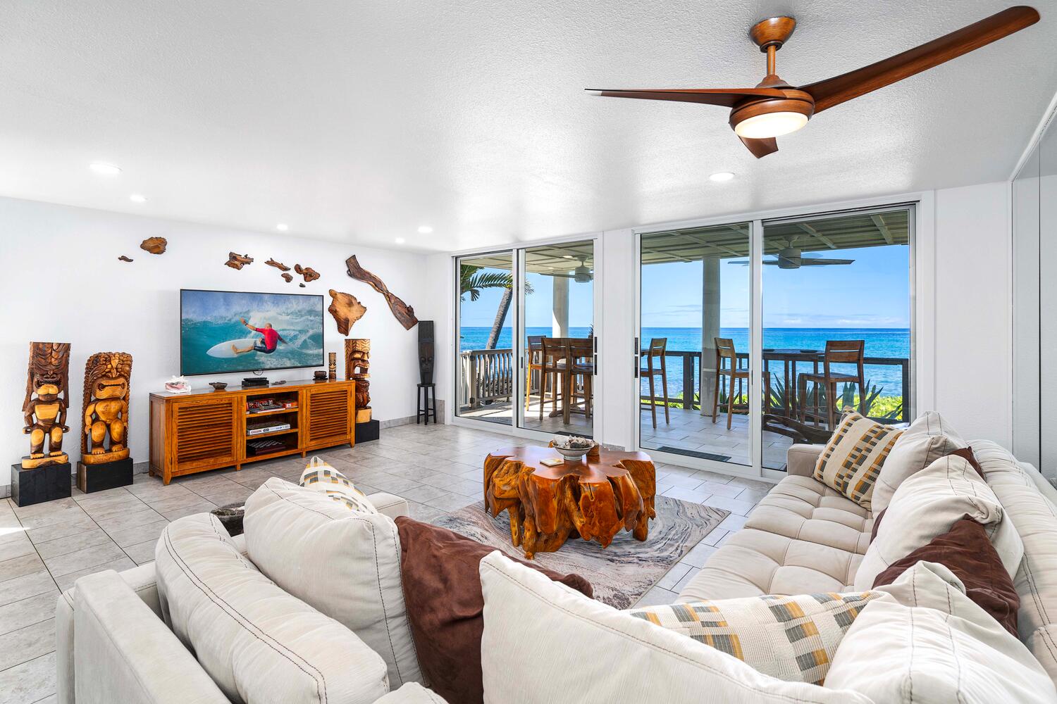 Kailua Kona Vacation Rentals, Hale Kai O'Kona #7 - Beautifully decorated living room with space for the whole group!