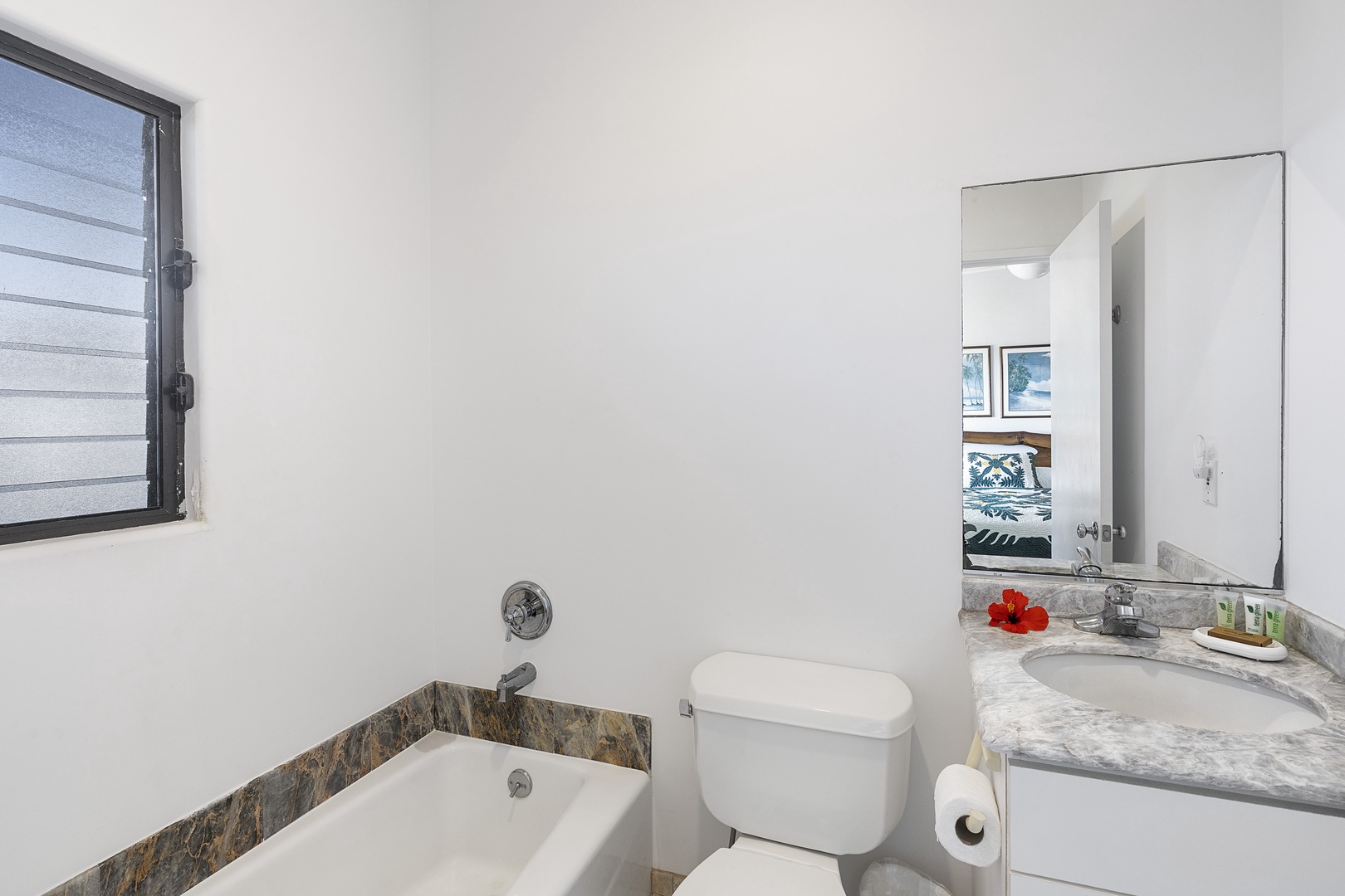 Kailua Kona Vacation Rentals, Ho'o Maluhia - Full bathroom with Tub only