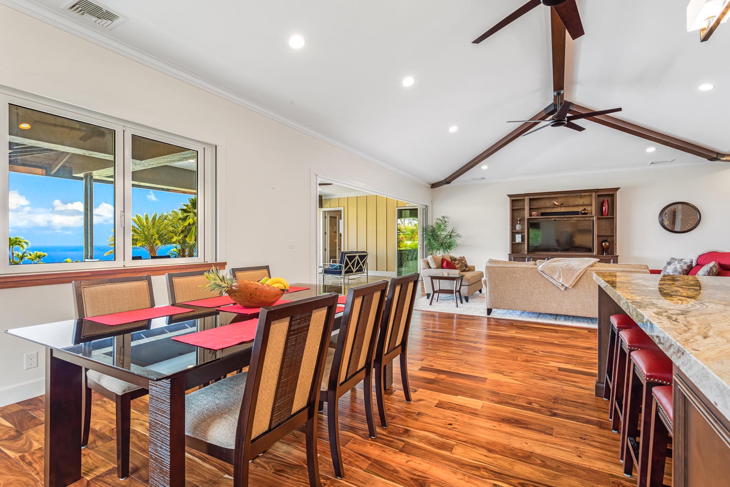 Kailua Kona Vacation Rentals, Ohana le'ale'a - Dining room seating for the whole family!