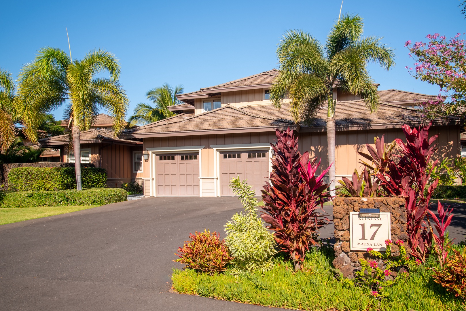 Kamuela Vacation Rentals, Kulalani 1701 at Mauna Lani - Front of Townhome