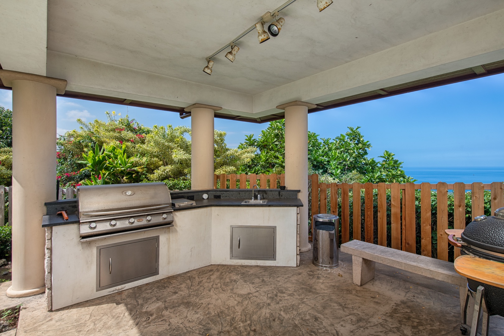 Kailua Kona Vacation Rentals, Kailua Kona Estate** - Gas grilling station with ample space to prep your meals