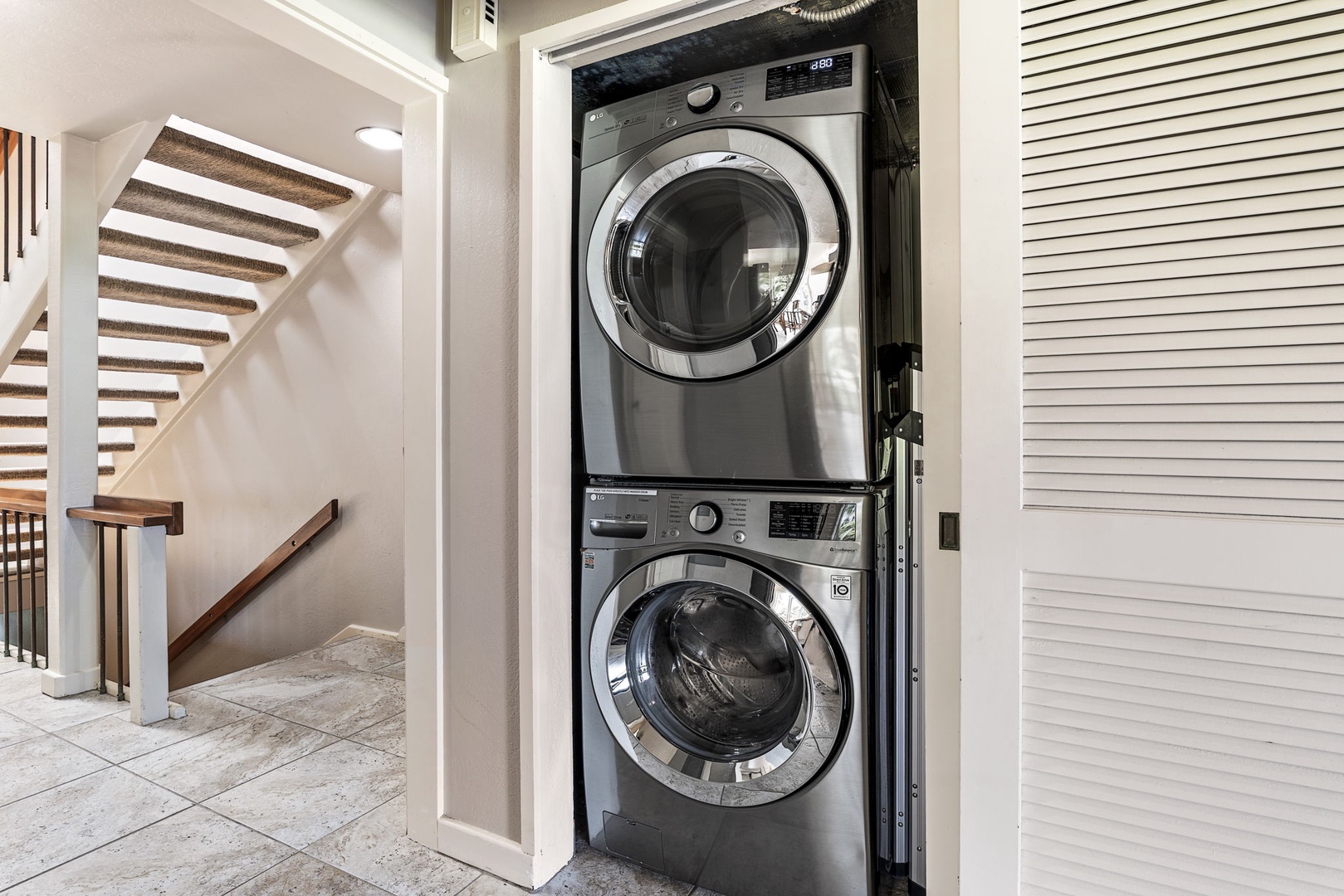Kailua Kona Vacation Rentals, Kanaloa at Kona 1606 - Full-size washer and dryer in-unit, tucked by the stairs.